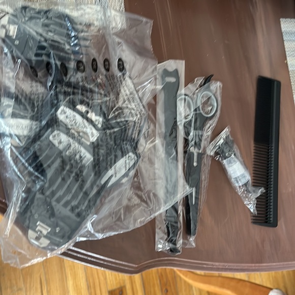 Elite Pro Haircutting Kit - Picture 3 of 6